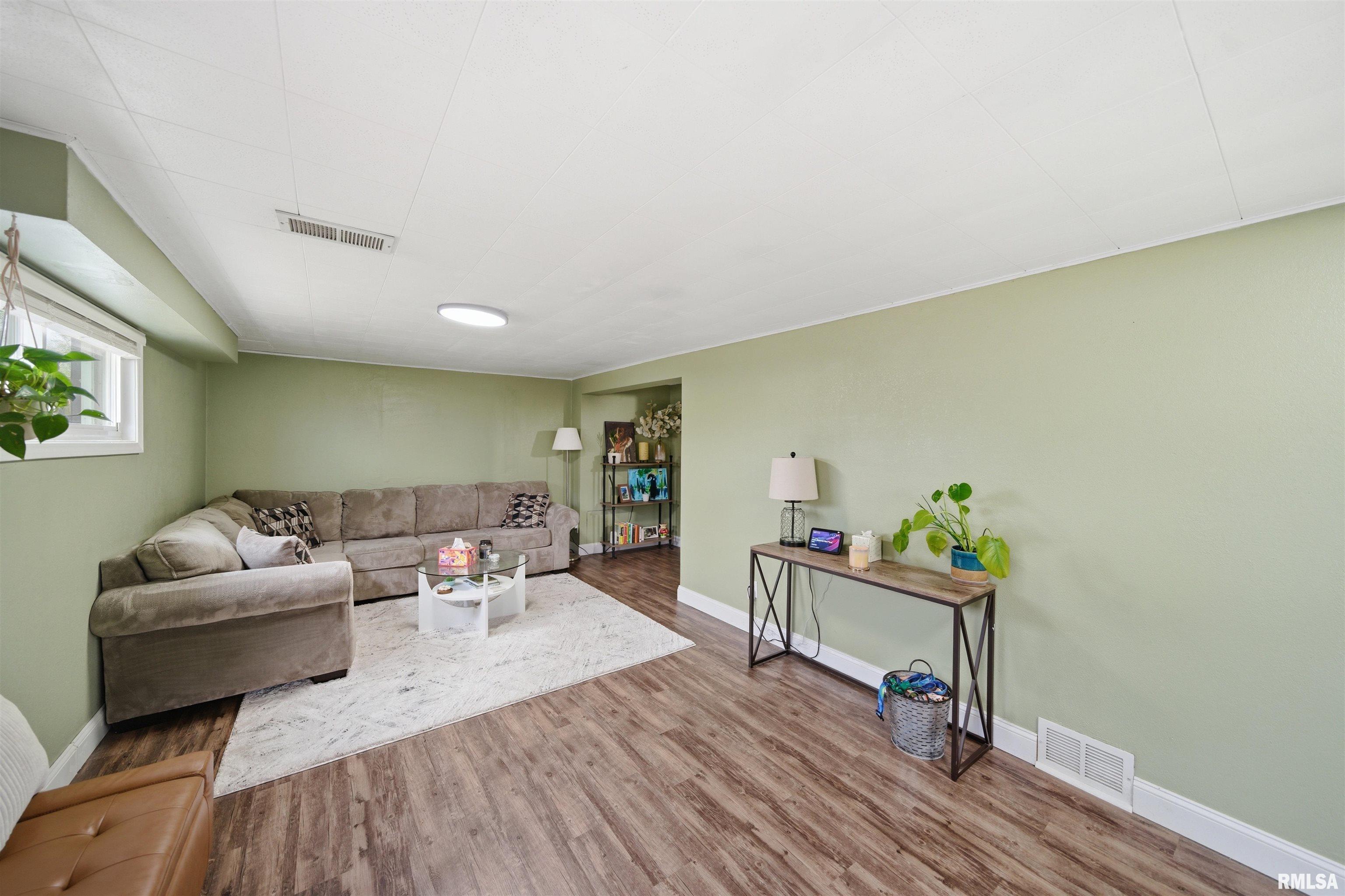 1601 North 11th Street Pekin, IL 61554 - Photo 27 of 36