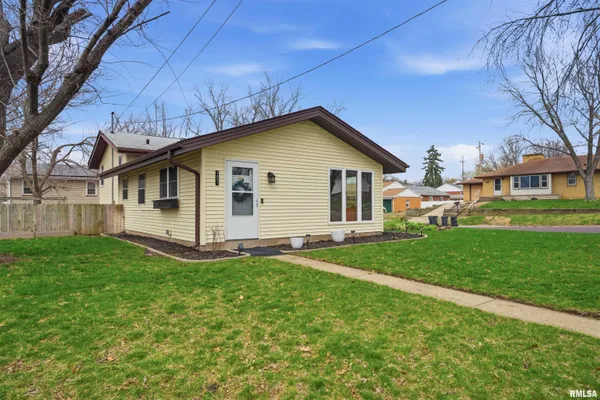 $189,900 | 1601 North 11th Street, Pekin, IL 61554