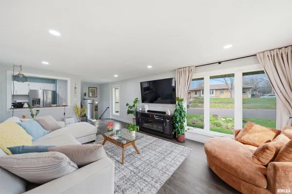 $189,900 | 1601 North 11th Street, Pekin, IL 61554