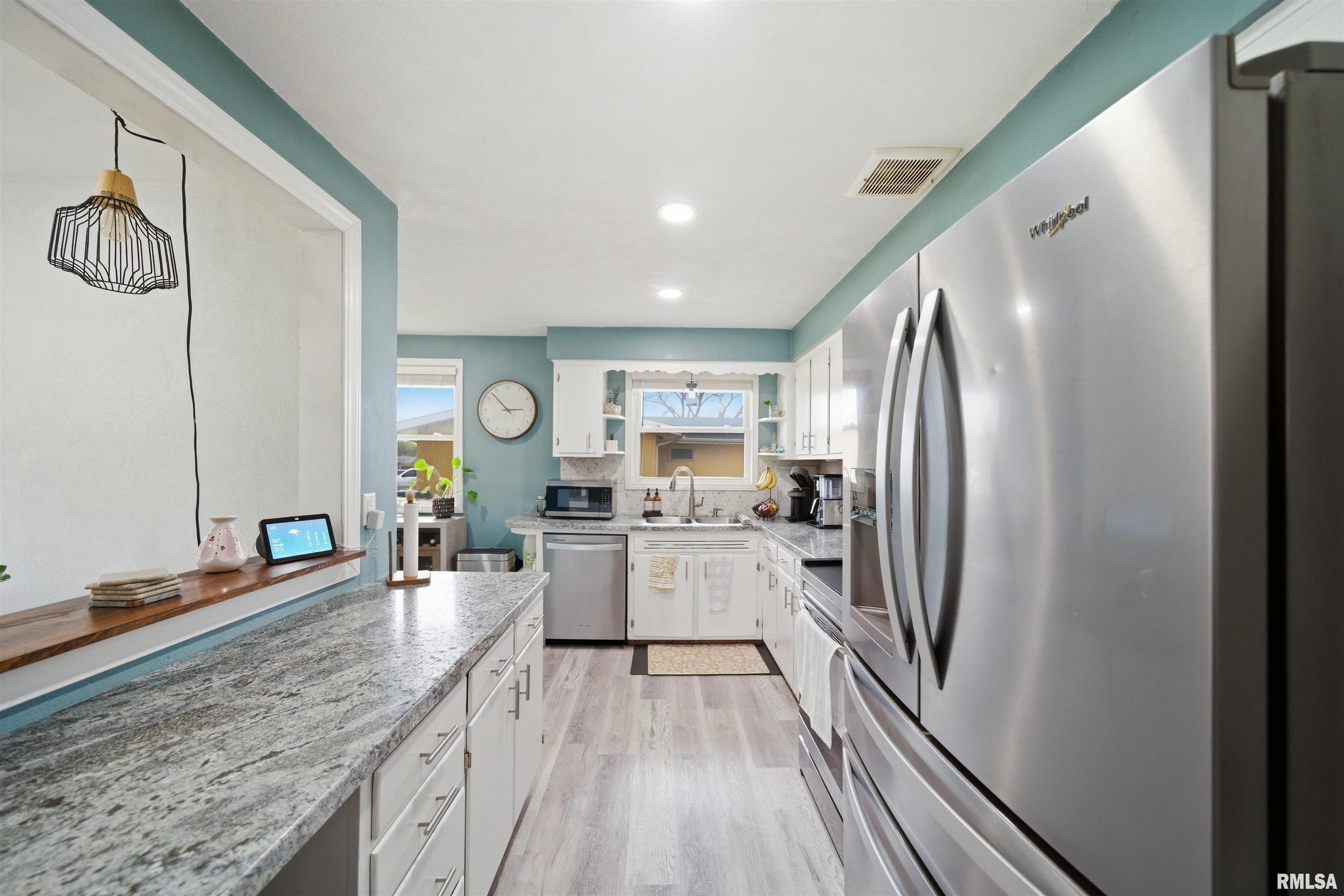 1601 North 11th Street Pekin, IL 61554 - Photo 8 of 36