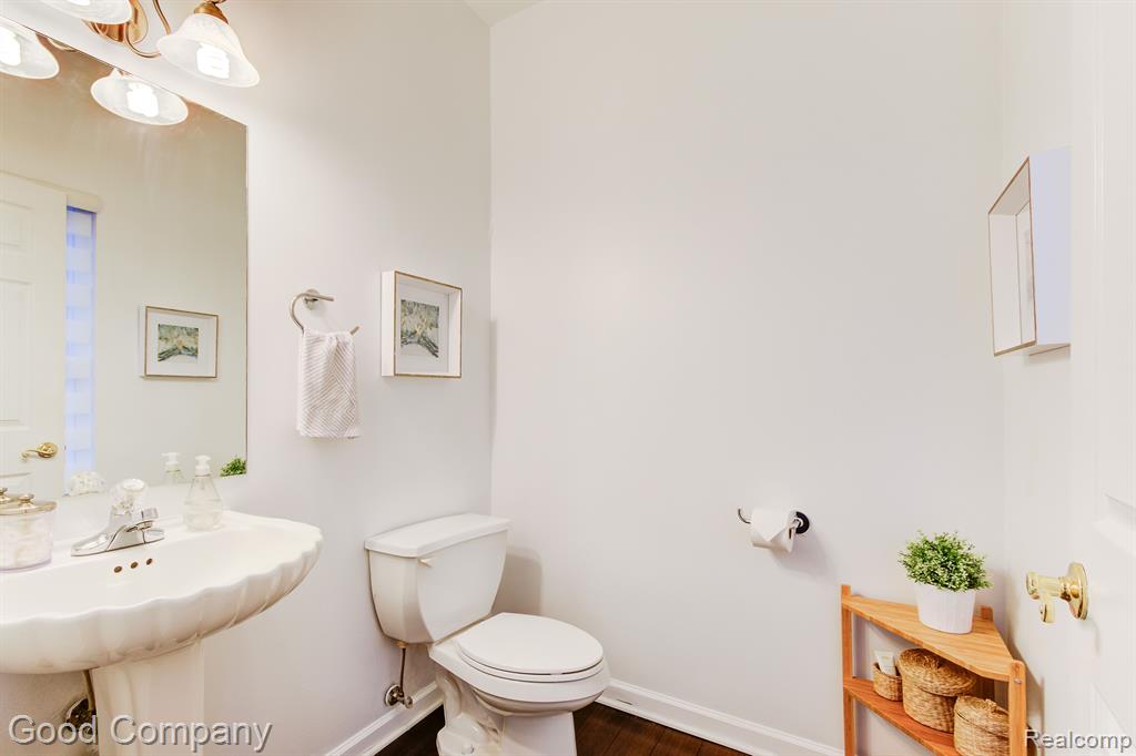 2656 Crooks Road Royal Oak, MI 48073 - Photo 21 of 48