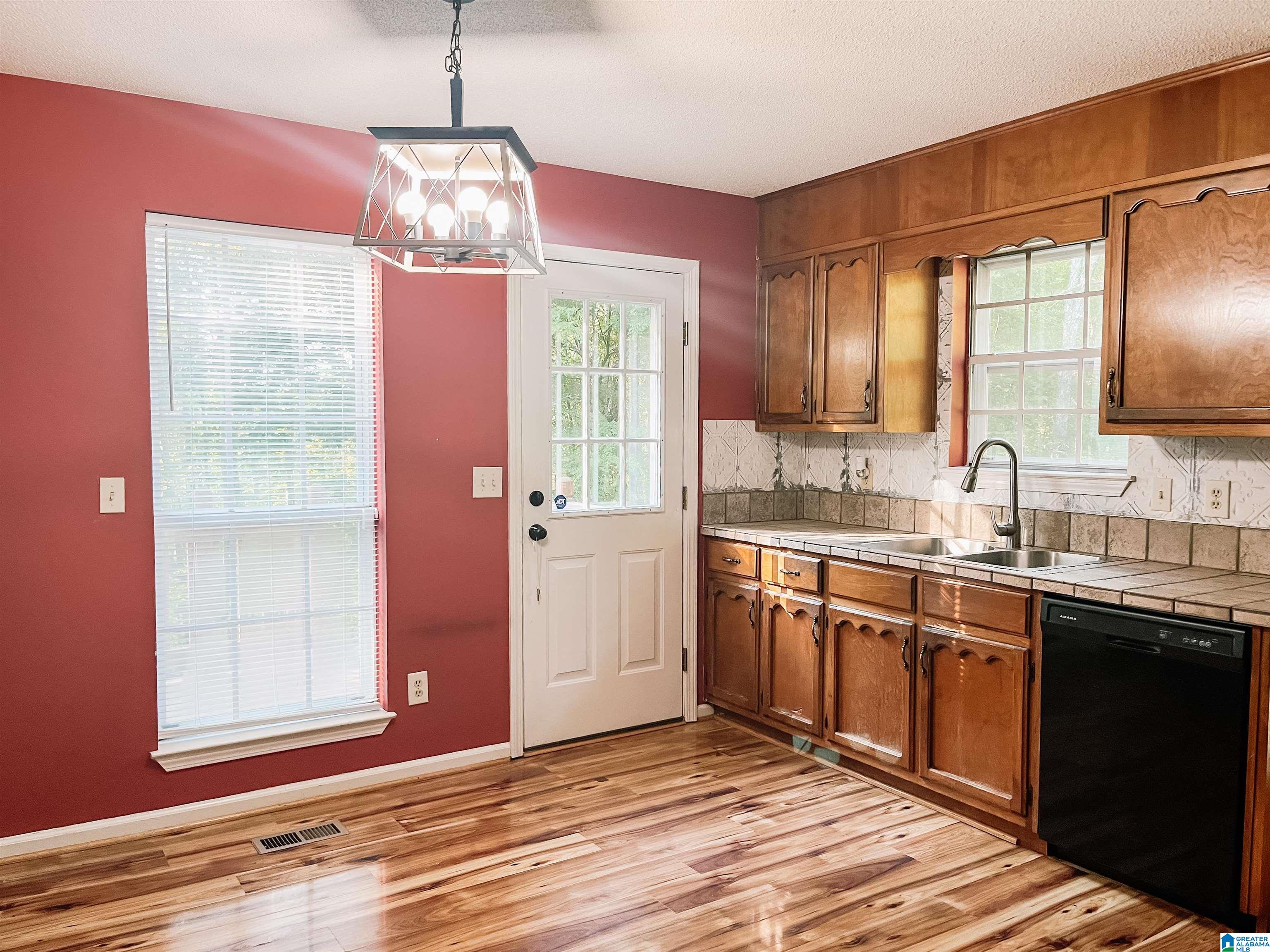 986 Spring Trail Warrior, AL 35180 - Photo 8 of 23