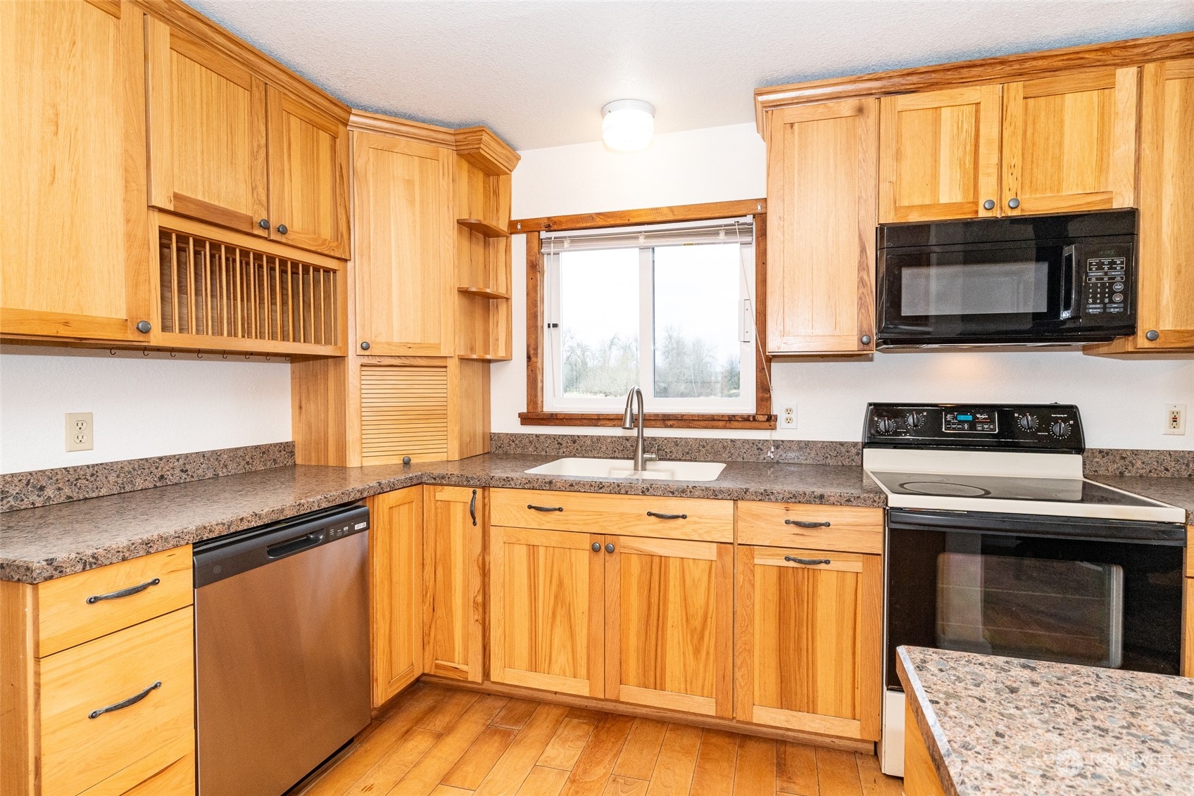 837 Southwest Hillburger Road Chehalis, WA 98532 - Photo 13 of 39 Gallery Image 13
