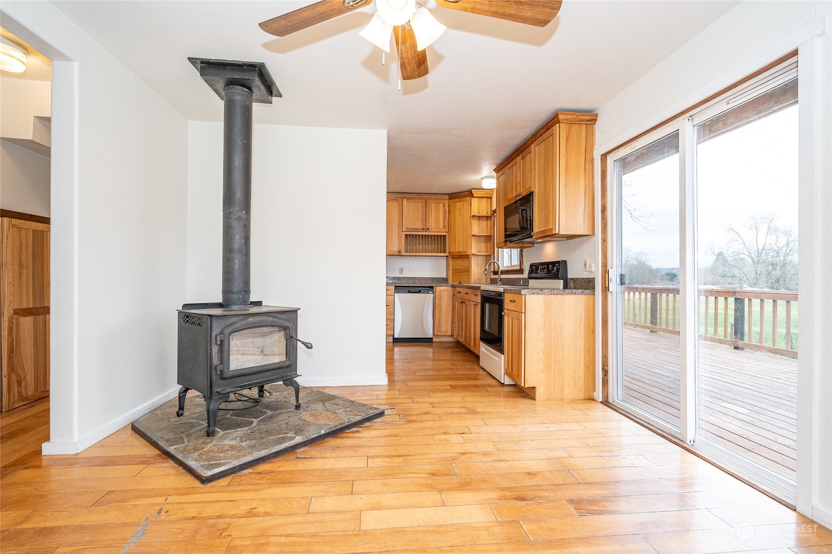 837 Southwest Hillburger Road Chehalis, WA 98532 - Photo 10 of 39 Gallery Image 10