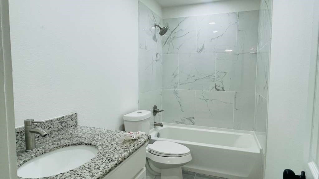 9110 Heatherside Street Houston, TX 77016 - Photo 8 of 15