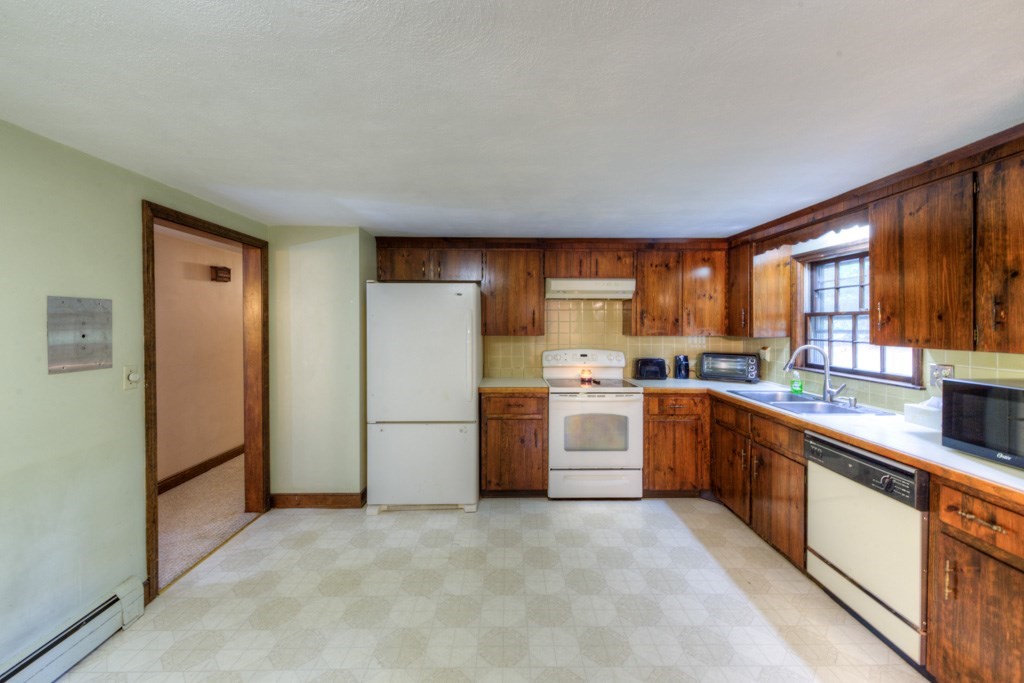 11 Browning Road Shrewsbury, MA 01545 - Photo 9 of 41 Gallery Image 9