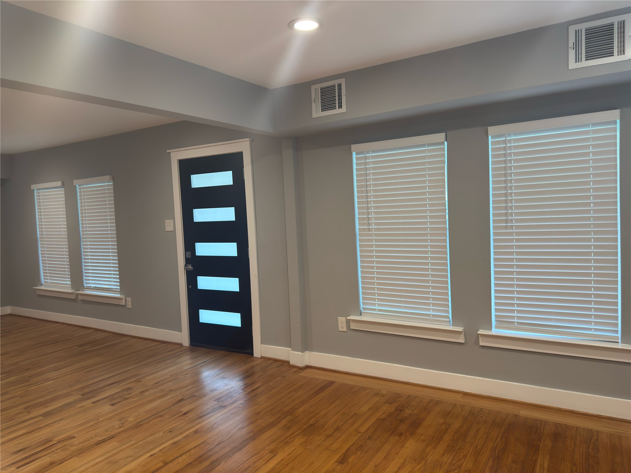 515 Caplin Street Houston, TX 77022 - Photo 2 of 14
