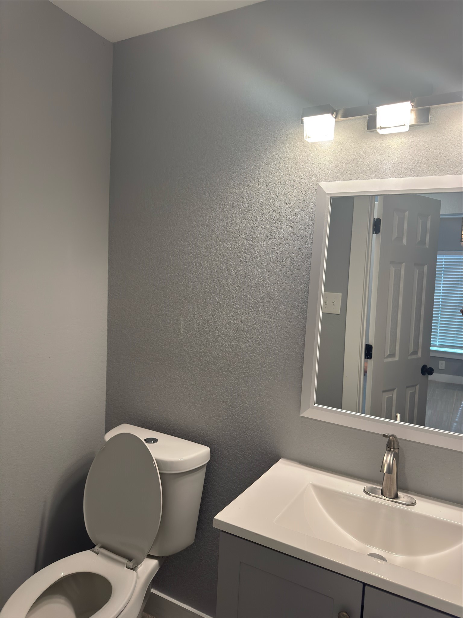 515 Caplin Street Houston, TX 77022 - Photo 4 of 14