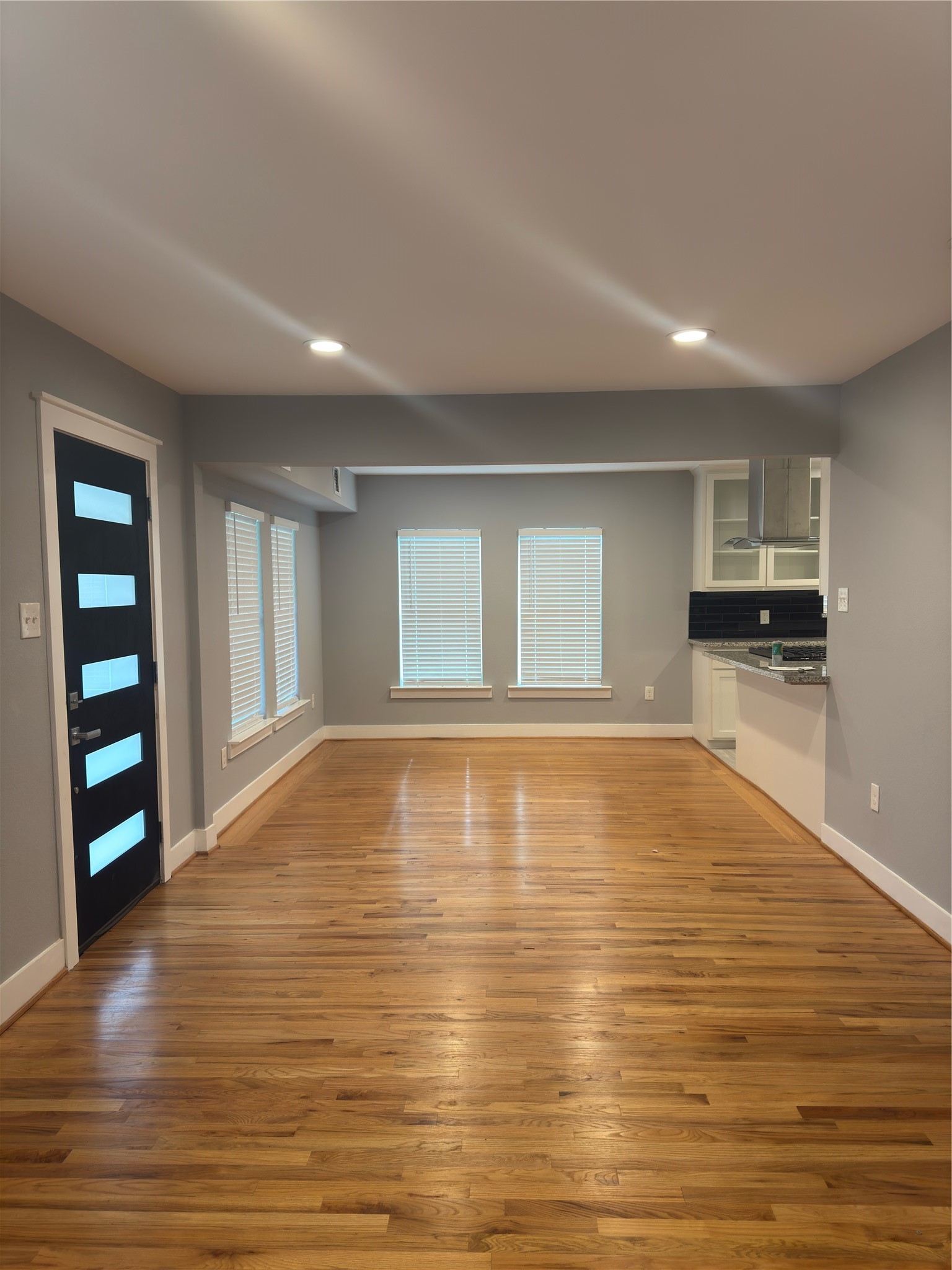 515 Caplin Street Houston, TX 77022 - Photo 5 of 14
