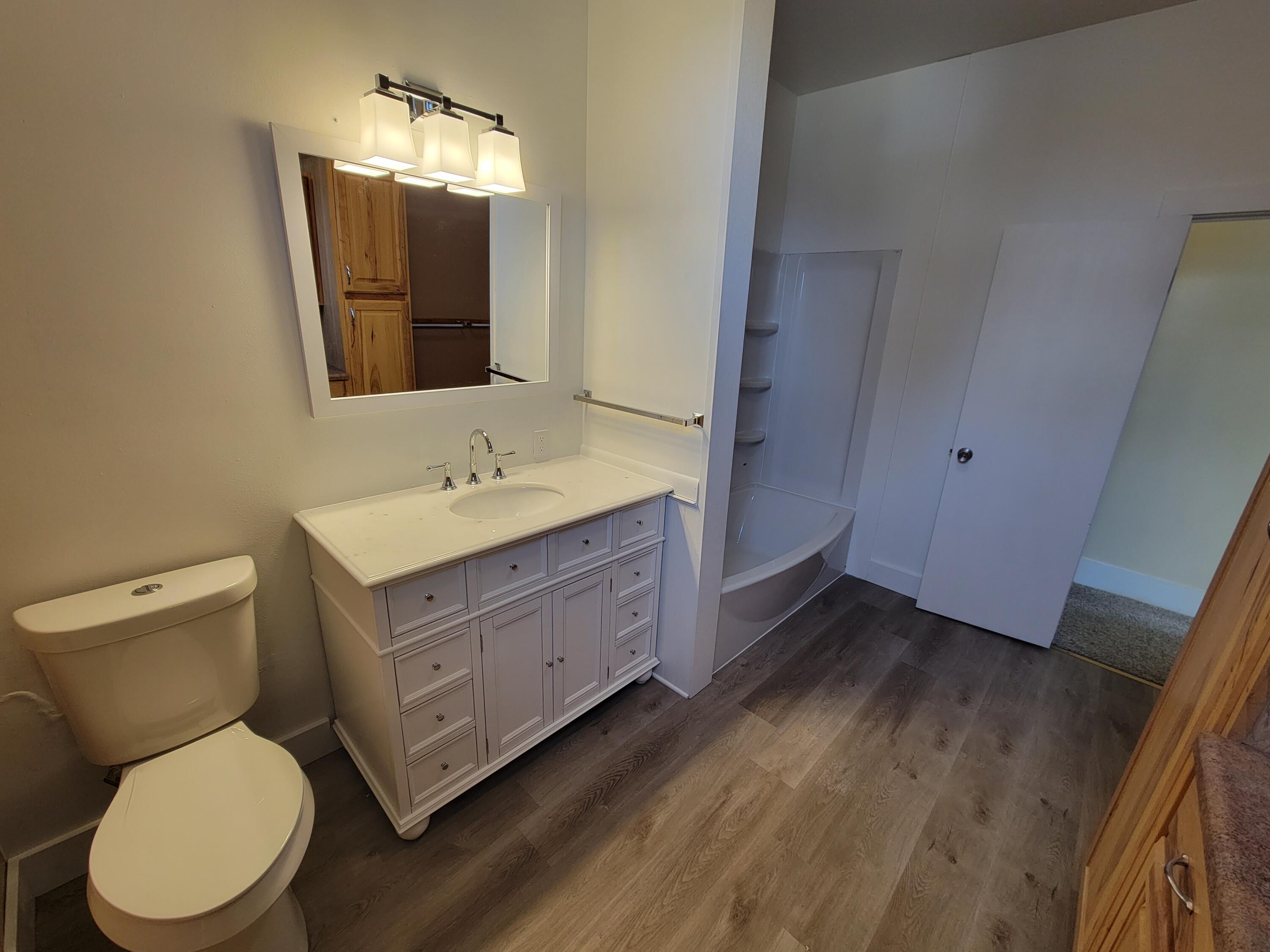 258 3rd Street Manistee, MI 49660 - Photo 15 of 26 20230220_143106 Full Bath upper (2)