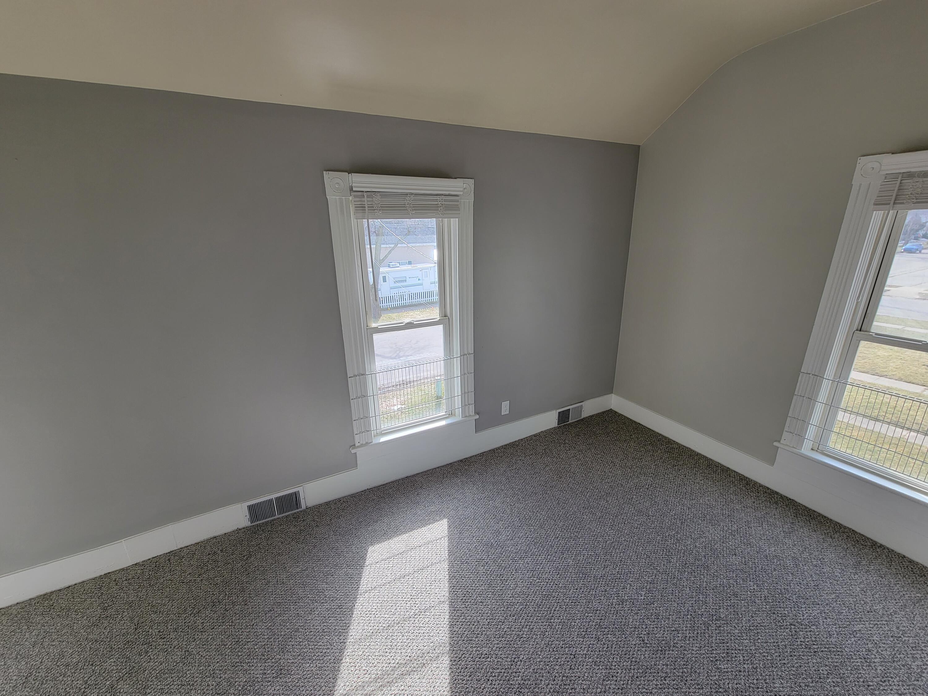 258 3rd Street Manistee, MI 49660 - Photo 18 of 26 20230220_143145 Bed 3 upper