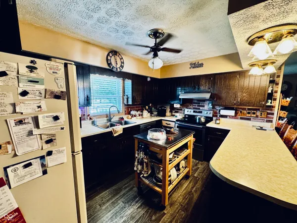 $475,000 | 4517 East County Road 400 South, New Castle, IN 47362