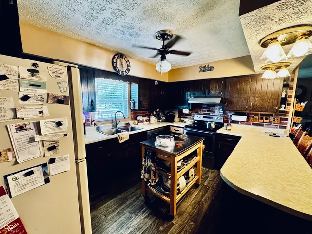 $475,000 | 4517 East County Road 400 South, New Castle, IN 47362