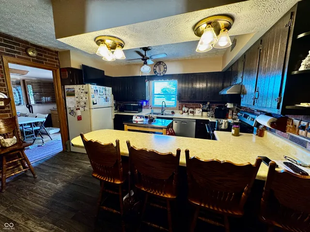 $475,000 | 4517 East County Road 400 South, New Castle, IN 47362