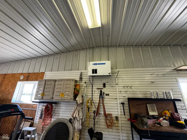 $475,000 | 4517 East County Road 400 South, New Castle, IN 47362