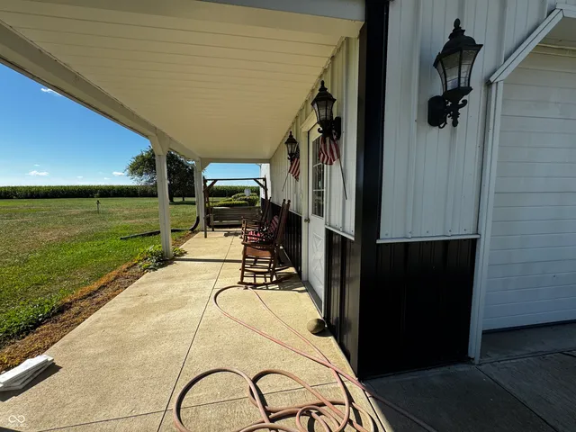 $475,000 | 4517 East County Road 400 South, New Castle, IN 47362