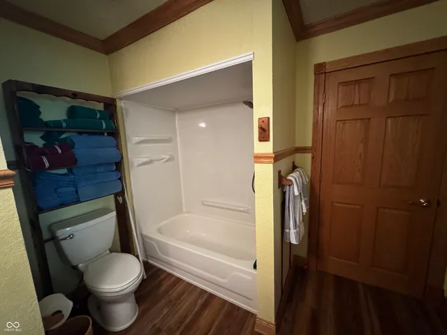 $475,000 | 4517 East County Road 400 South, New Castle, IN 47362