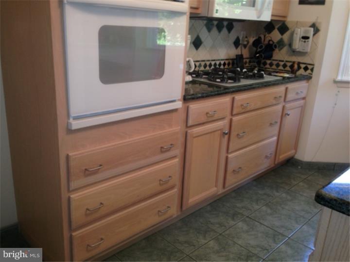 142 Emley's Hill Road Cream Ridge, NJ 08514 - Photo 10 of 25