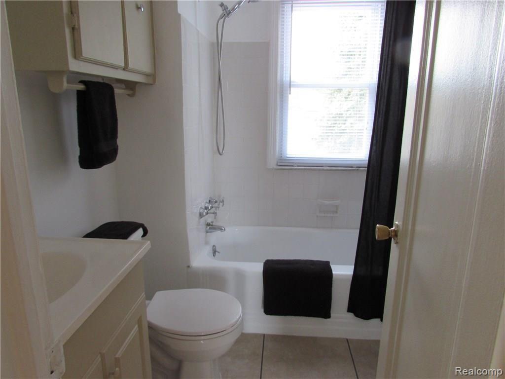 1861 Mildred Street Dearborn, MI 48128 - Photo 11 of 17 043.JPG