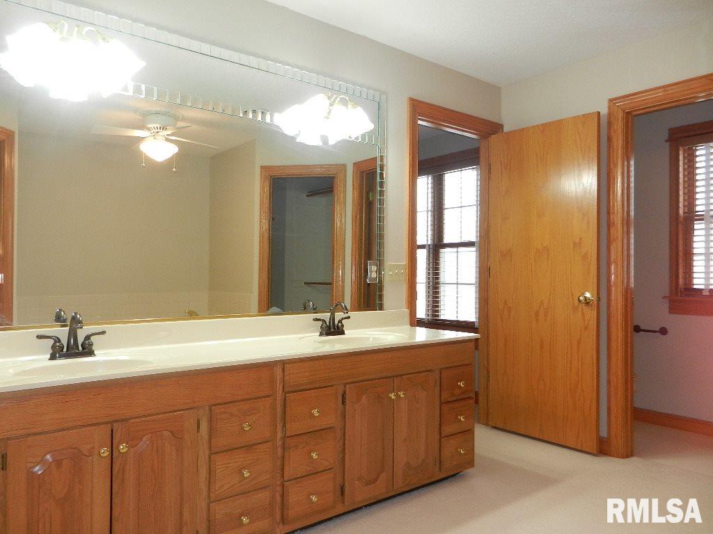 4410 Forest Road Davenport, IA 52807 - Photo 18 of 24 Gallery Image 18