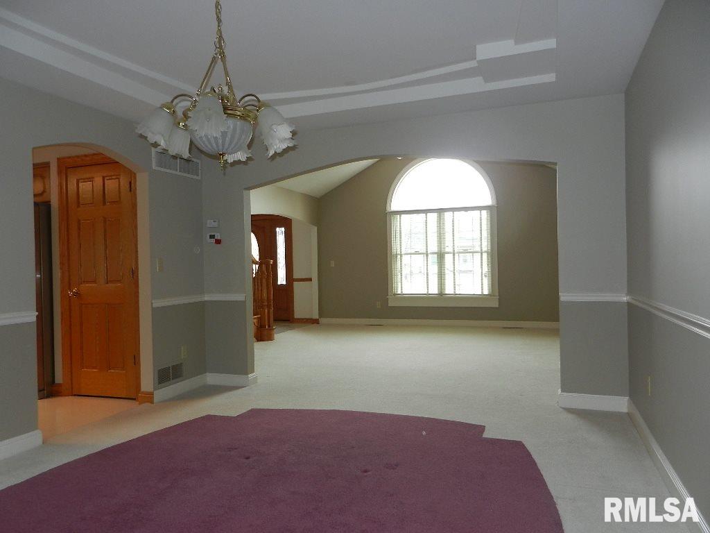 4410 Forest Road Davenport, IA 52807 - Photo 8 of 24 Gallery Image 8