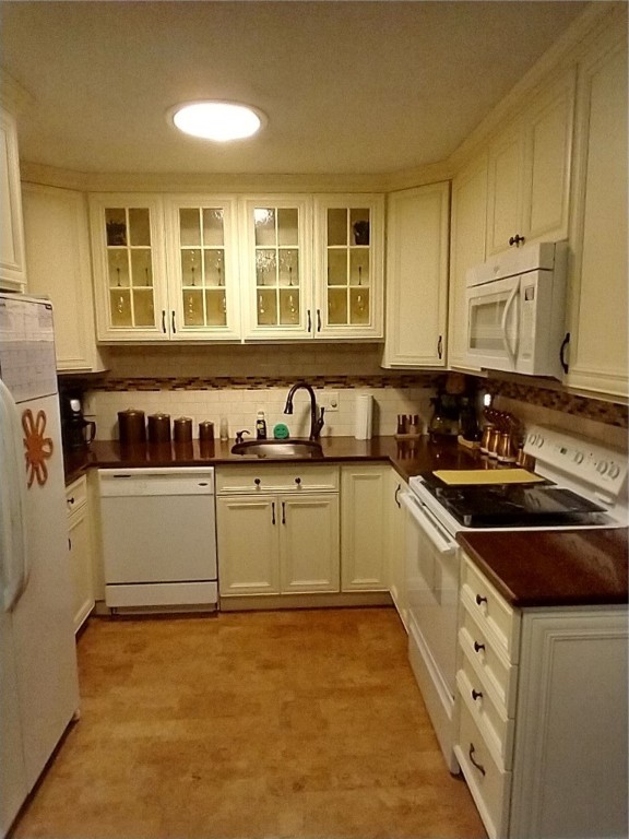 42 Fox Ridge Crescent Warwick, RI 02886 - Photo 6 of 15 Kitchen 2