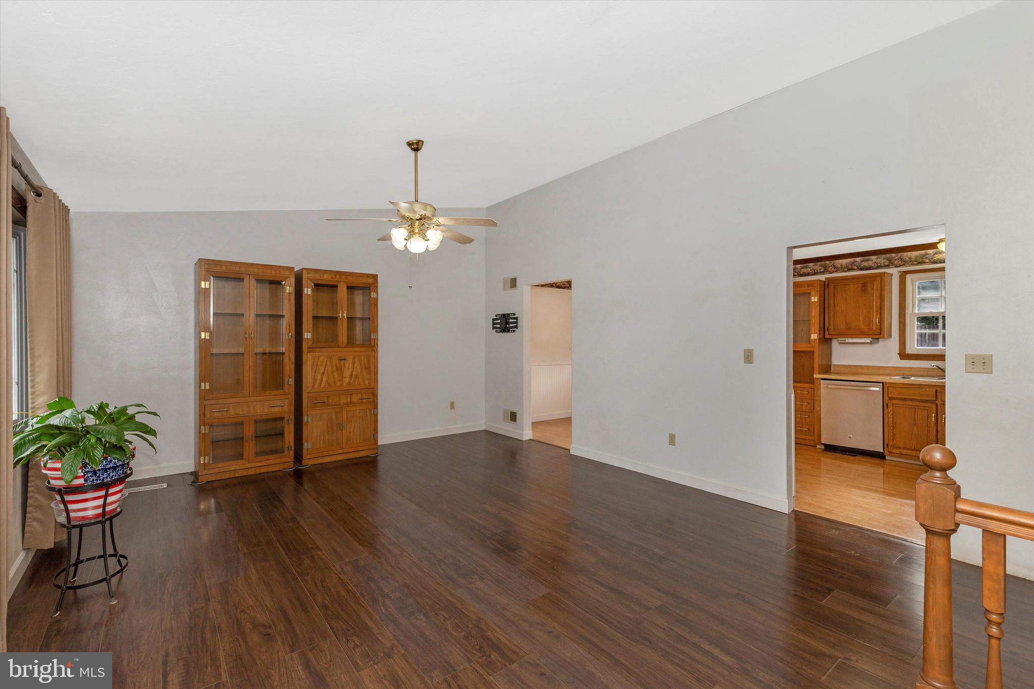 42 Narrow Road Hanover, PA 17331 - Photo 4 of 53 Living room