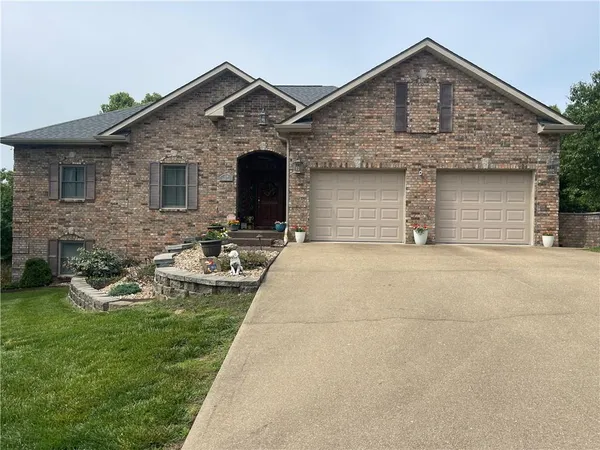 $480,000 | 118 Hickory Ridge, Waynesville, MO 65583