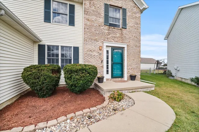 $309,900 | 23 Breckenwood Court, Bloomington, IL 61704
