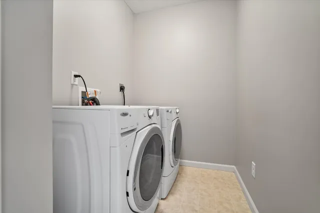 $309,900 | 23 Breckenwood Court, Bloomington, IL 61704