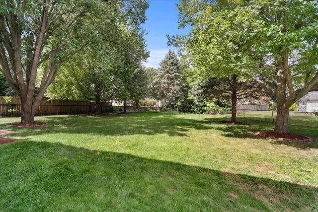 $309,900 | 23 Breckenwood Court, Bloomington, IL 61704