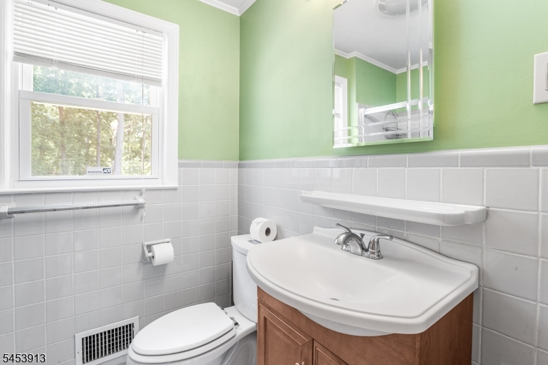 47 Ferncliff Road Morris Plains, NJ 07950 - Photo 14 of 33 Gallery Image 14