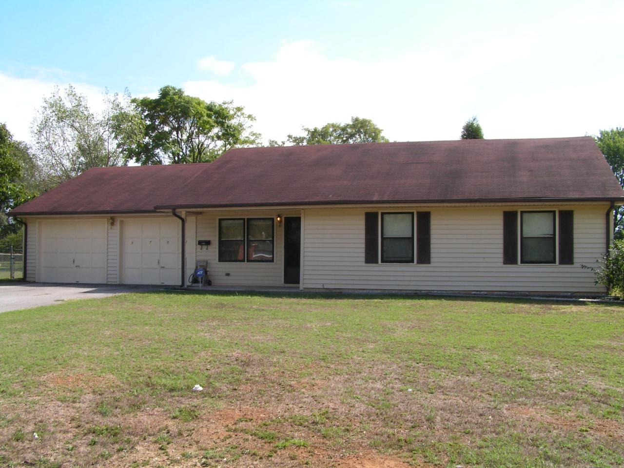 1702 Andrews Road Northwest Roanoke, VA 24017 - Photo 1 of 12 Front