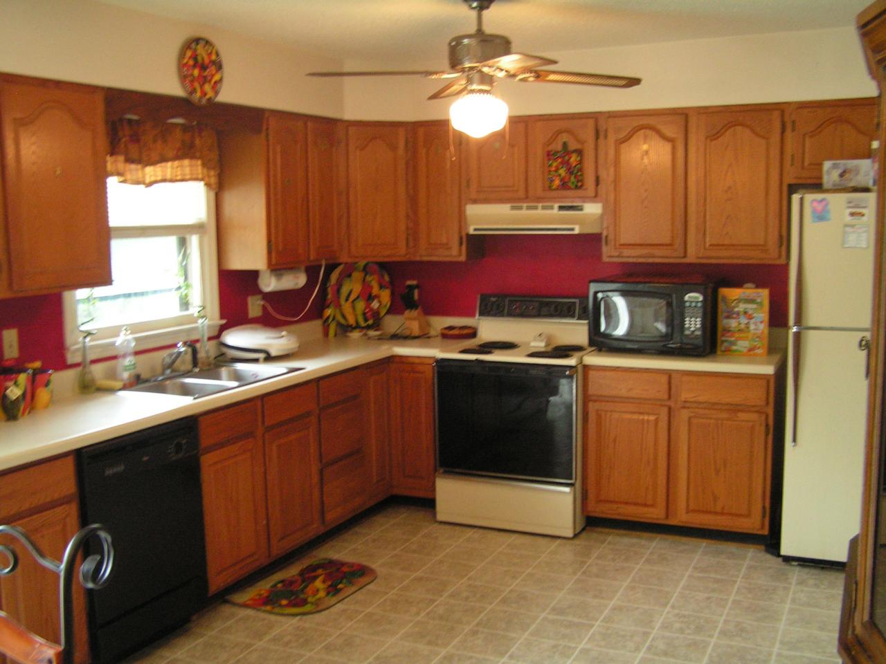 1702 Andrews Road Northwest Roanoke, VA 24017 - Photo 2 of 12 Kitchen