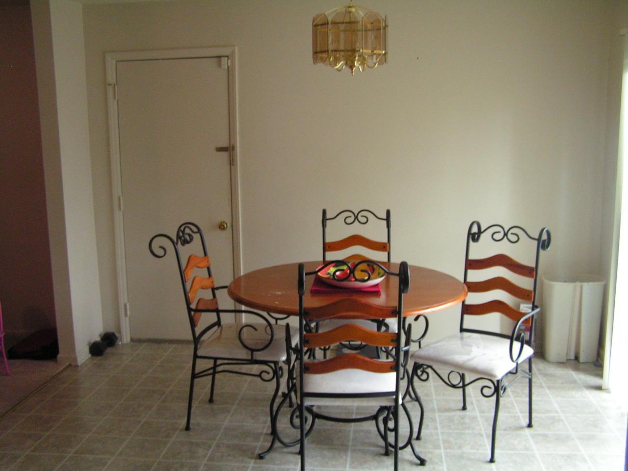 1702 Andrews Road Northwest Roanoke, VA 24017 - Photo 3 of 12 Dining Area