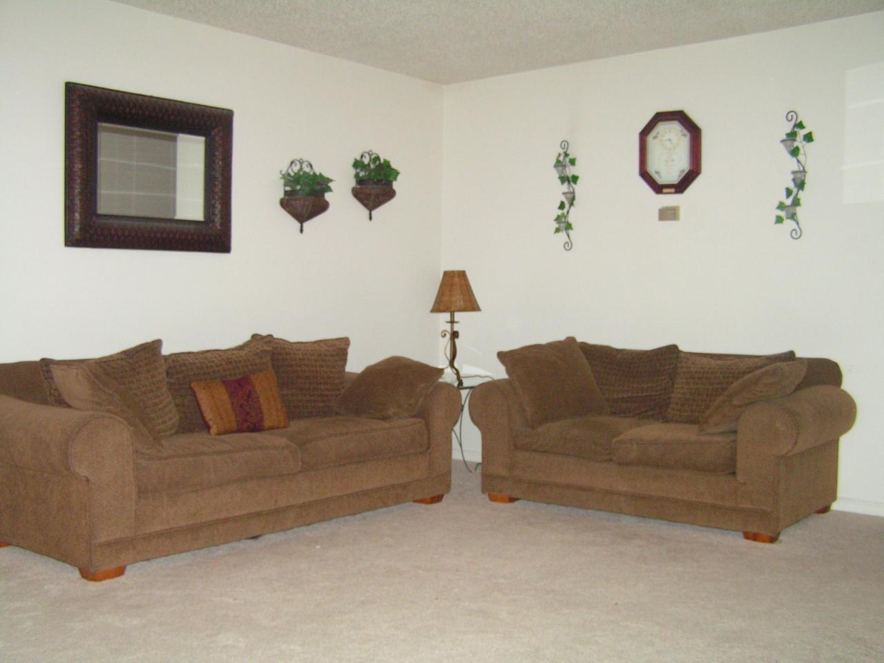 1702 Andrews Road Northwest Roanoke, VA 24017 - Photo 4 of 12 Living Room