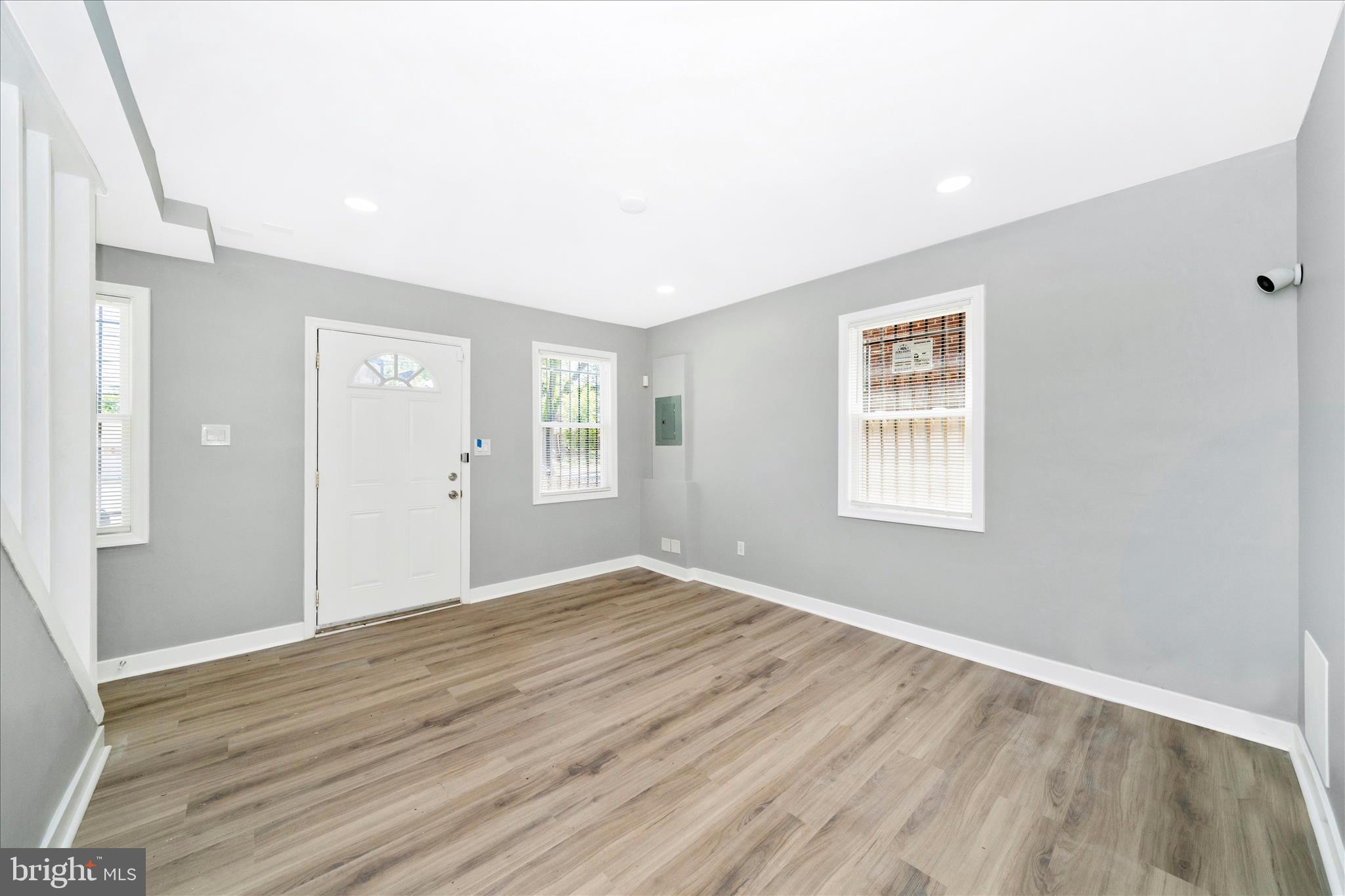 5027 Benning Road Southeast Washington, DC 20019 - Photo 8 of 57 an empty room with windows and closet