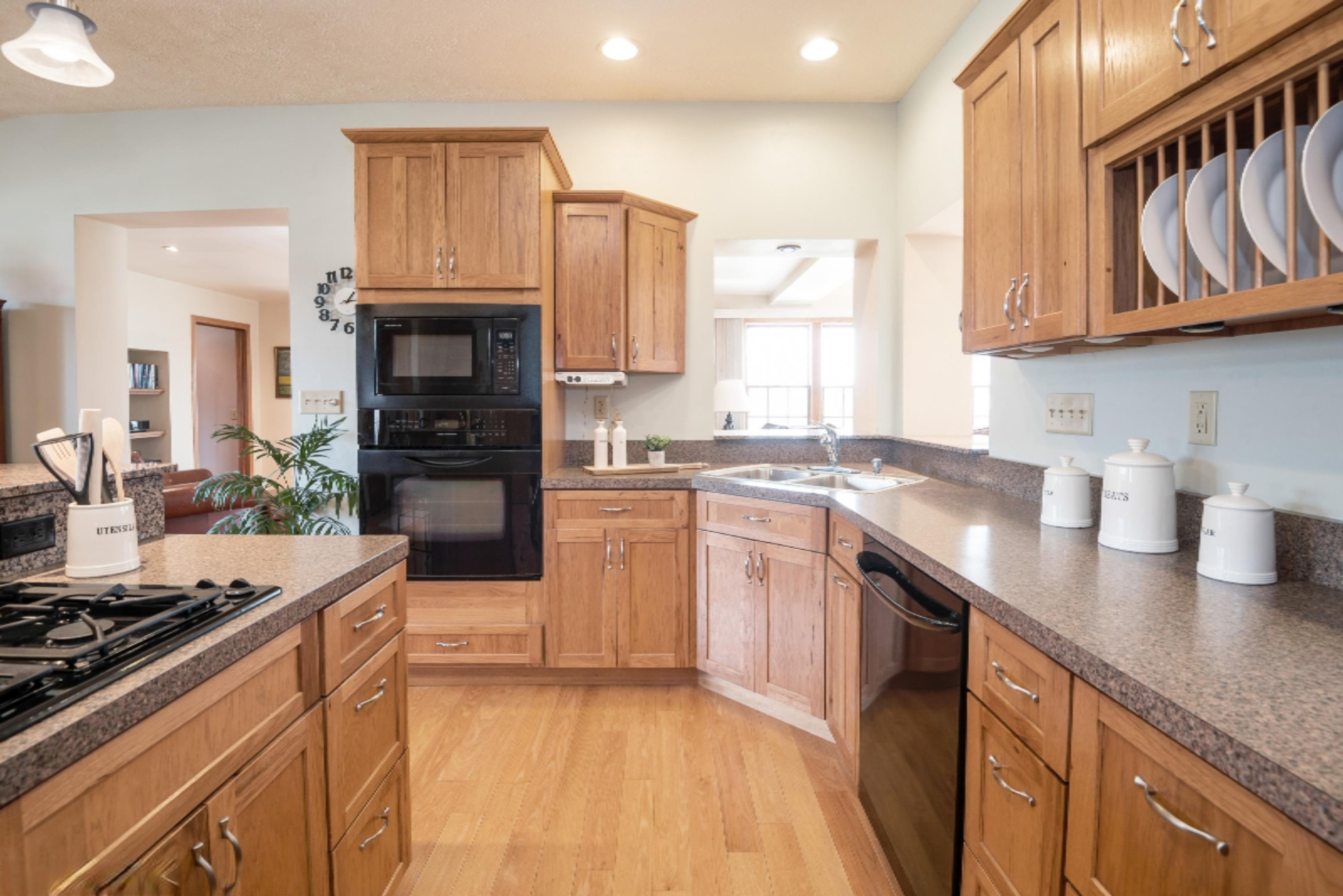 80960 60th Street Decatur, MI 49045 - Photo 6 of 31 06_8096060thSt_177002_Kitchen_HiRes