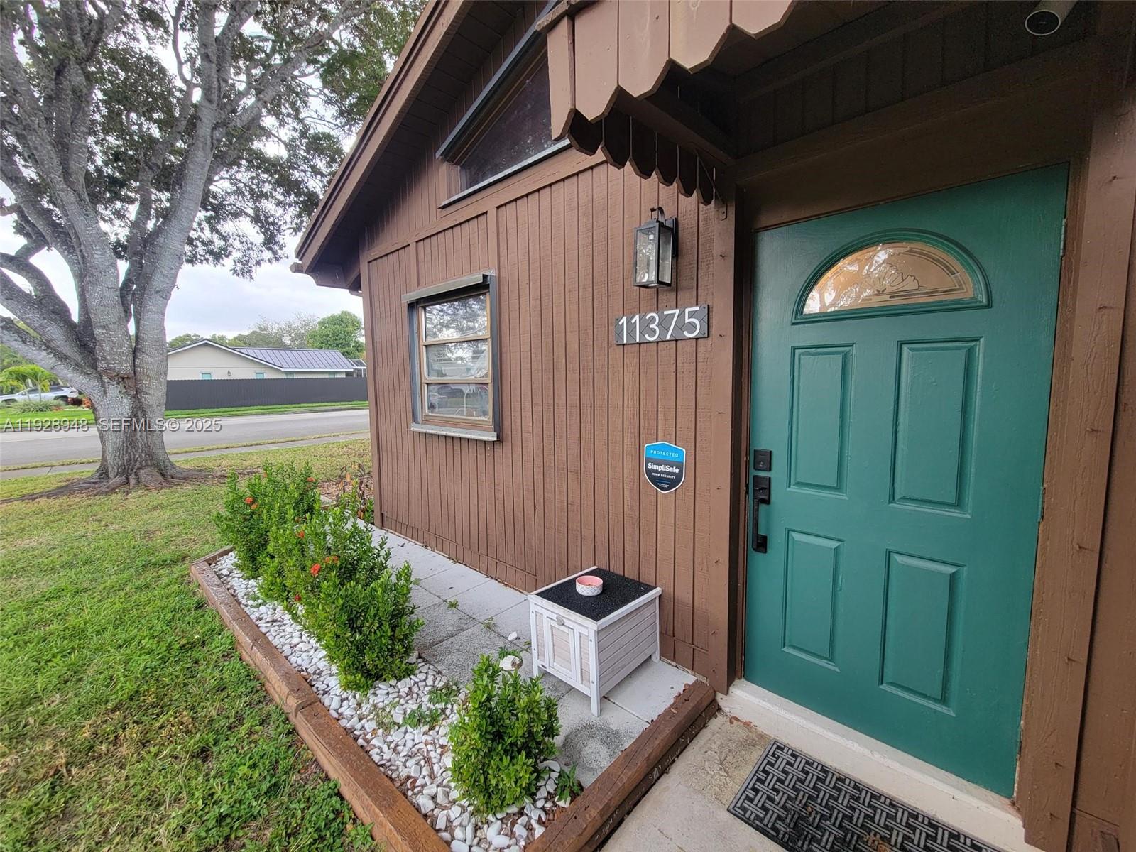 11375 Southwest 112th Cir Lane South Miami, FL 33176 - Photo 3 of 55 a front view of a house with garden