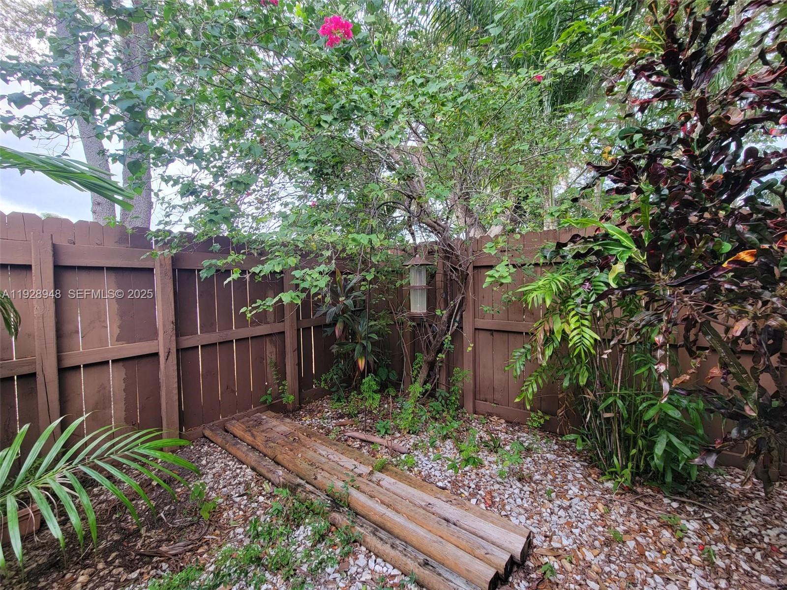 11375 Southwest 112th Cir Lane South Miami, FL 33176 - Photo 46 of 55 a garden with wooden fence