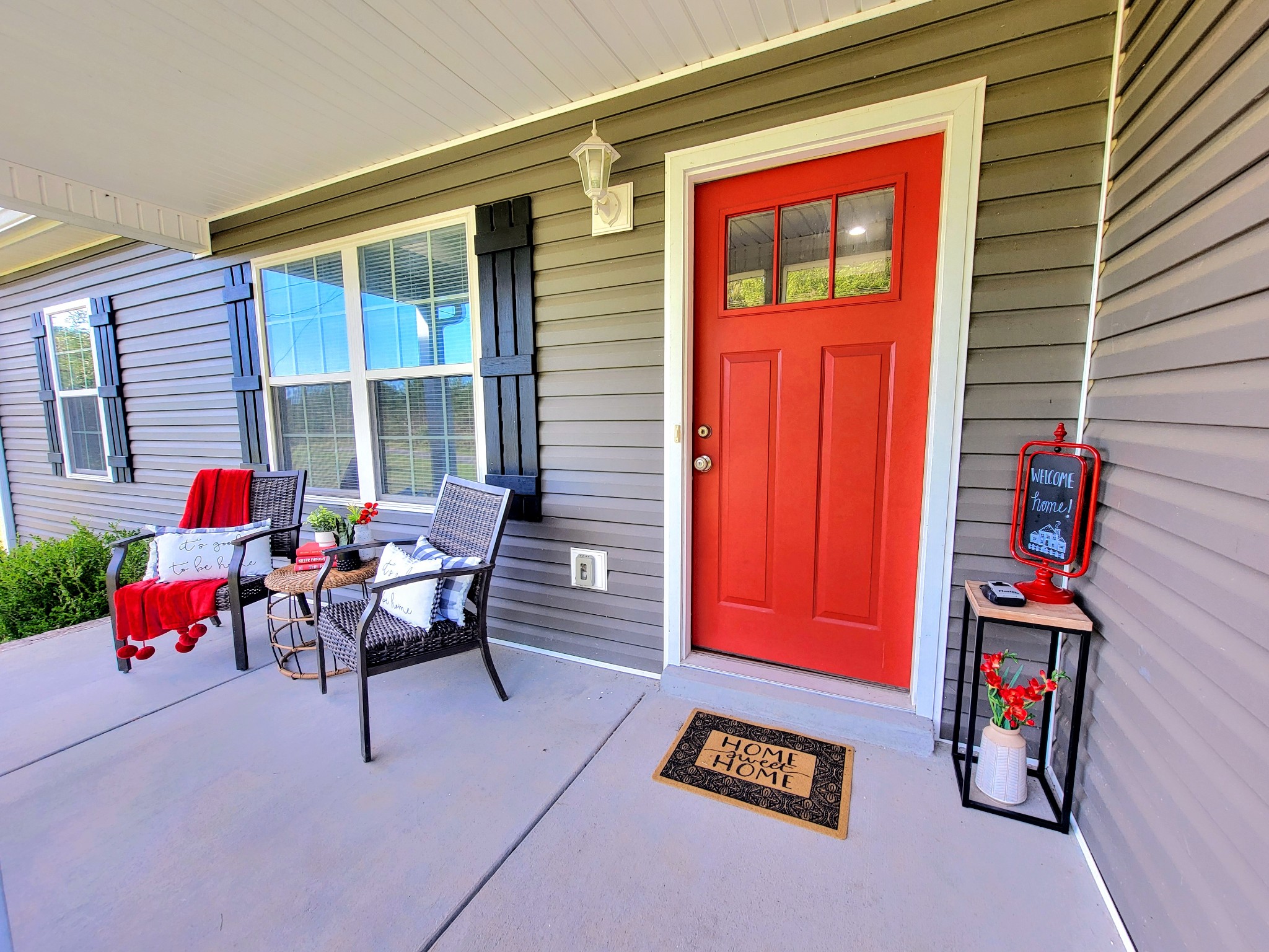 961 Big Springs Road Charlotte, TN 37036 - Photo 4 of 50 How about a happy red door?