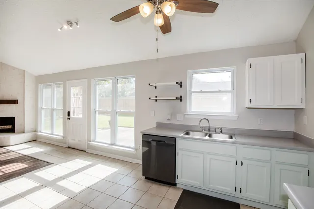 $2,100 | 5617 Fresh Meadow, League City, TX 77573