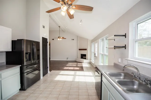 $2,100 | 5617 Fresh Meadow, League City, TX 77573