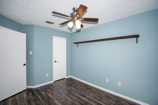 $2,100 | 5617 Fresh Meadow, League City, TX 77573