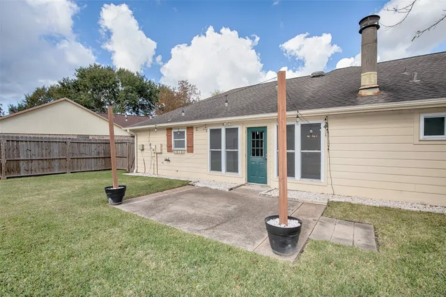 $2,100 | 5617 Fresh Meadow, League City, TX 77573
