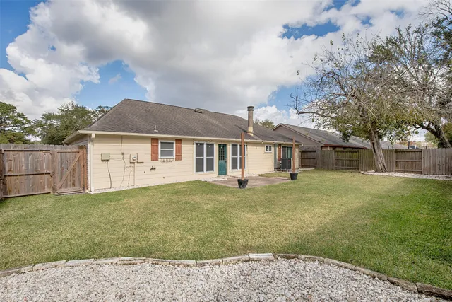 $2,100 | 5617 Fresh Meadow, League City, TX 77573