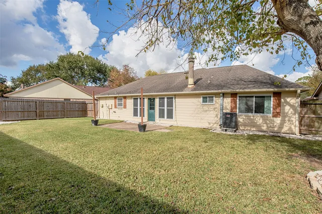 $2,100 | 5617 Fresh Meadow, League City, TX 77573
