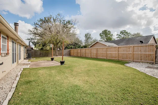 $2,100 | 5617 Fresh Meadow, League City, TX 77573