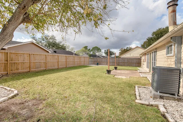 $2,100 | 5617 Fresh Meadow, League City, TX 77573