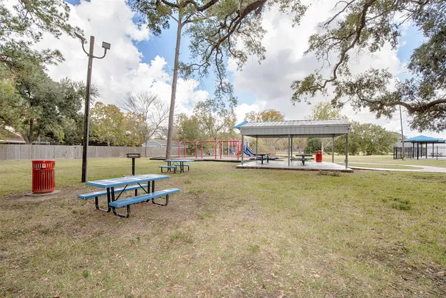 $2,100 | 5617 Fresh Meadow, League City, TX 77573